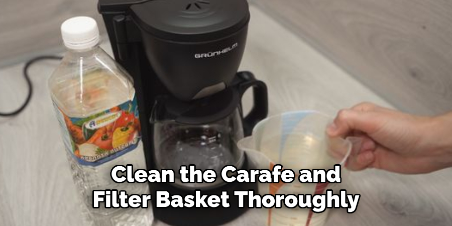 Clean the Carafe and
Filter Basket Thoroughly