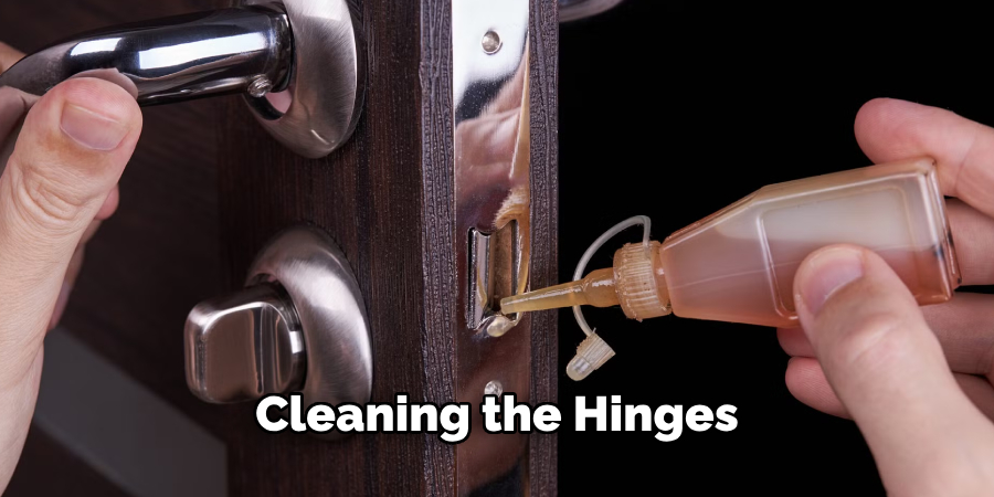 Cleaning the Hinges