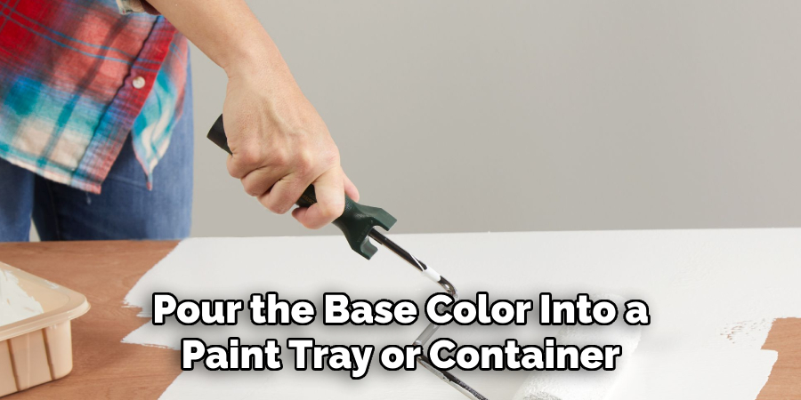 Pour the Base Color Into a
Paint Tray or Container