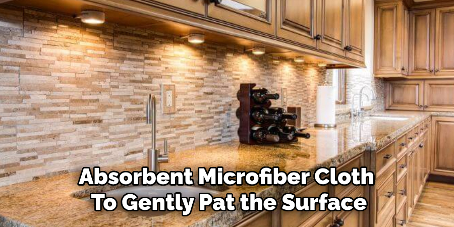 Absorbent Microfiber Cloth
To Gently Pat the Surface
