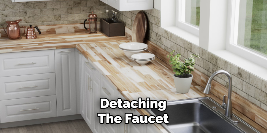 Detaching
The Faucet