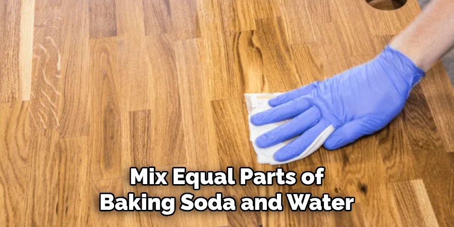 Mix Equal Parts of
Baking Soda and Water