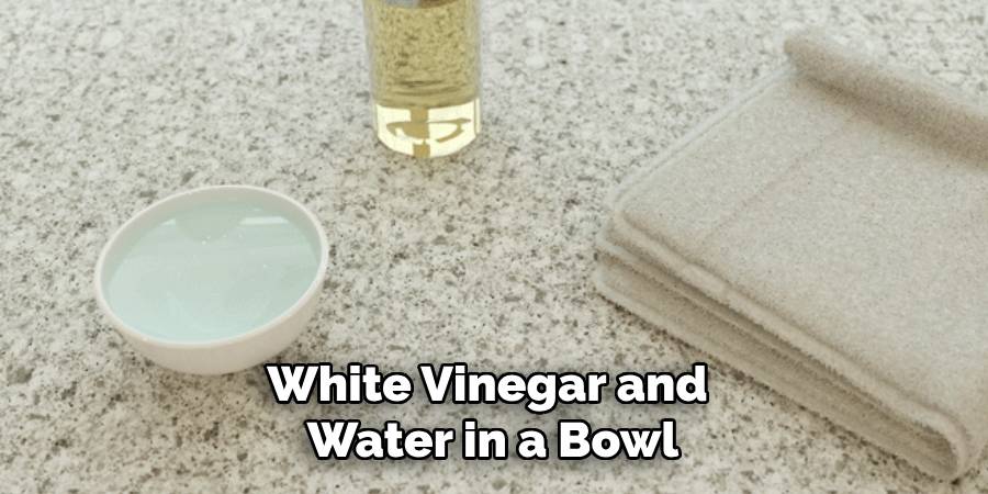 White Vinegar and
Water in a Bowl