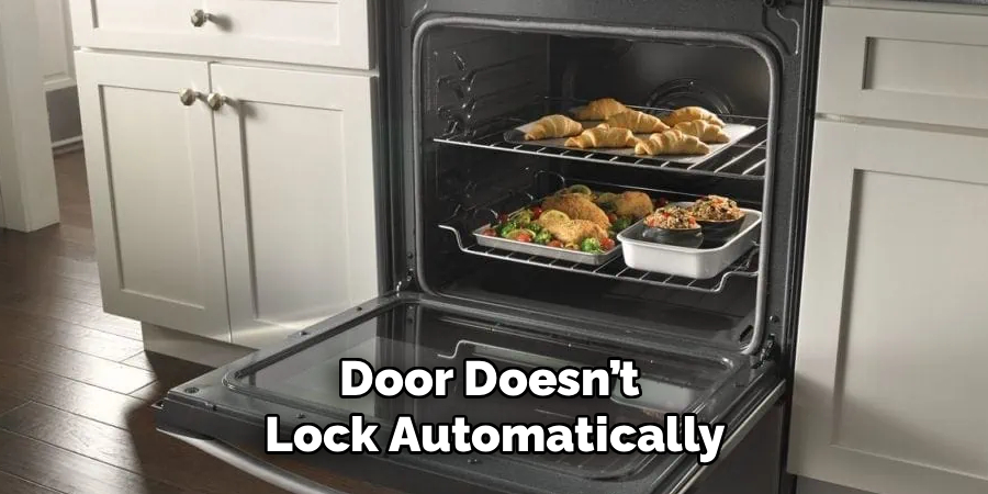 Door Doesn’t 
Lock Automatically